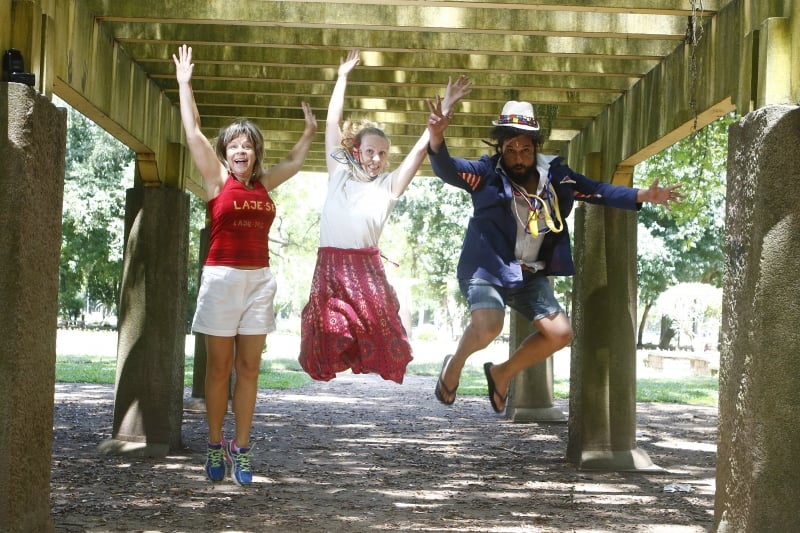 Beb&ecirc; (esq), Martina e Diego participam do Bloco da Laje de diferentes maneiras e s&atilde;o, todos eles, fundamentais para o projeto