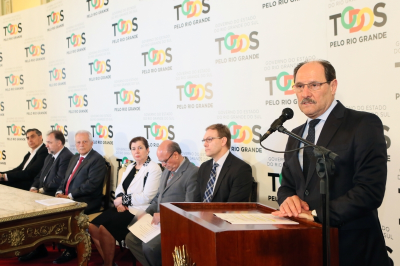 O governador José Ivo Sartori abriu anúncio dizendo que as medidas seriam duras