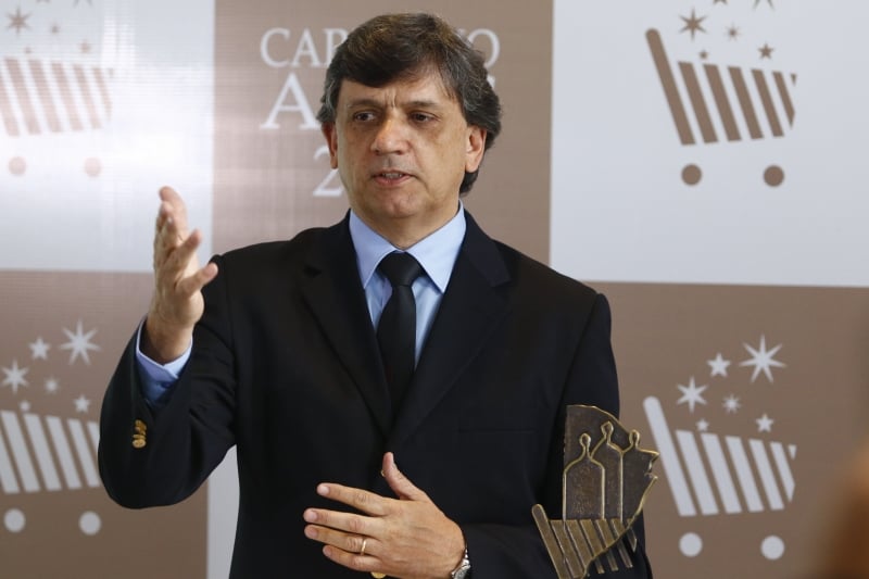 O presidente da Associação Gaúcha de Supermercados, Antônio Cesa Longo, realiza coletiva do Carrinho Agas 2016. 