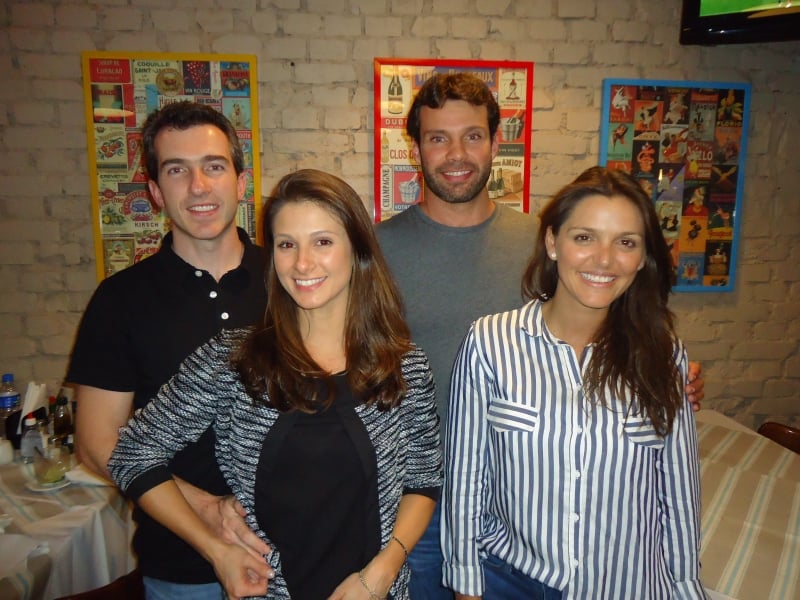 Alexandre e Bruna Salgado com Alexandre e Fernanda Logemann no restaurante Tartare
