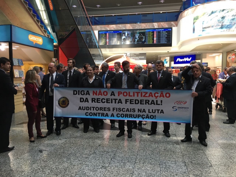 Auditores da Receita percorreram áreas do Aeroporto Salgado Filho em Porto Alegre