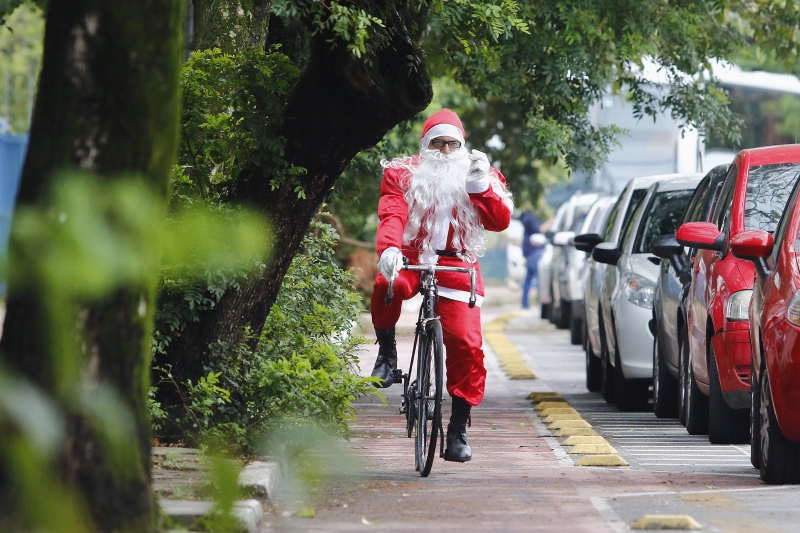Papai Noel de bicicleta