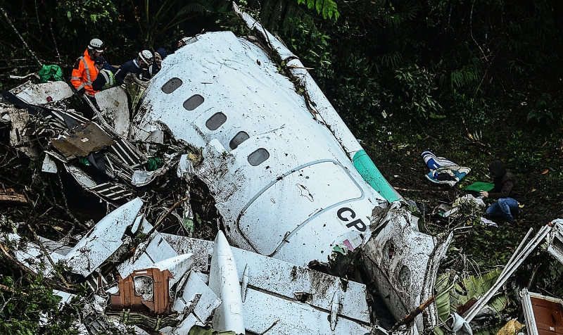 Apenas seis pessoas sobreviveram à queda do avião  transportava o time de SC e jornalistas