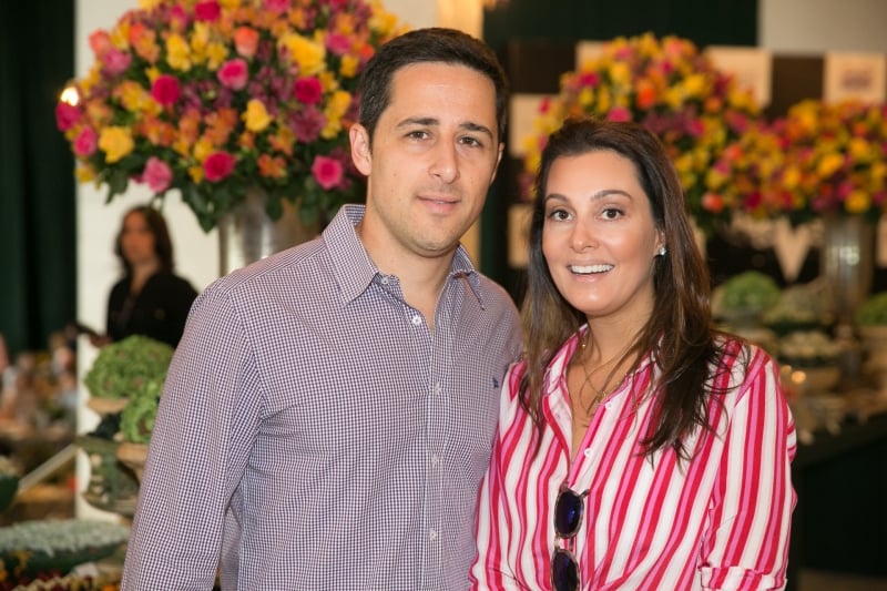 A deputada Regina Becker com o homenageado, Alexandre Grendene Bartelle, e Nora Teixeira 