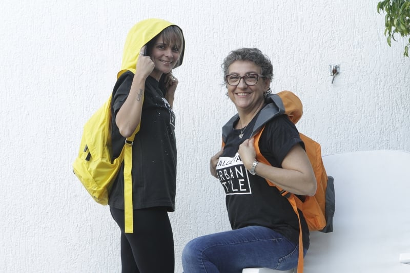 Sabrina Campanella e sócia. Calleya, empresa de mochilas impermeáveis. Foto: PEDRO BRAGA/JC