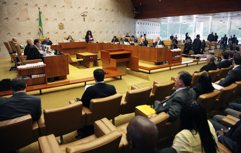Sessão plenária o votou favorável ao ministro Renan Calheiros por seis votos a três