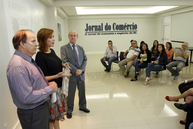 Treinamento de equipe de vendas do JC sobre campanha de assinaturas no salão de festas do Jornal  Foto: MARCELO G. RIBEIRO/JC