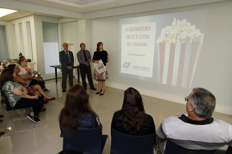 Treinamento de equipe de vendas do JC sobre campanha de assinaturas no sal&atilde;o de festas do Jornal  Foto: MARCELO G. RIBEIRO/JC