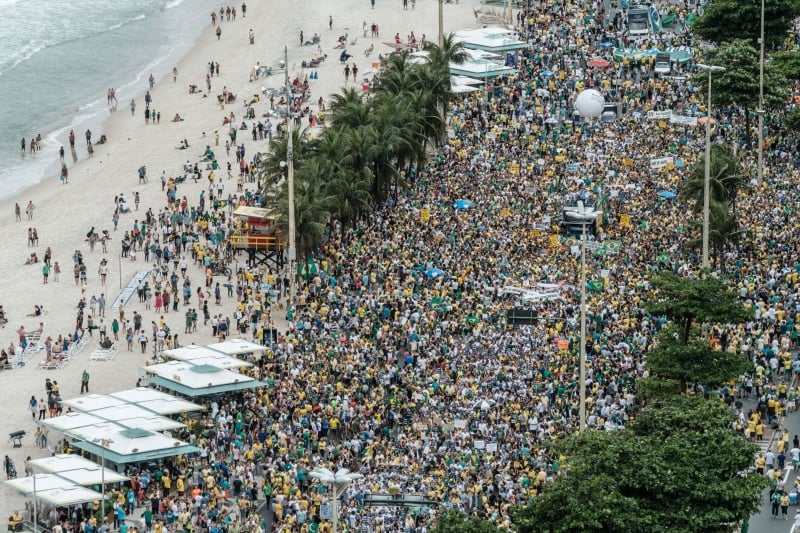 Manifestantes atacavam, principalmente, os presidentes da Câmara, Rodrigo Maia e do Senado, Renan Calheiros