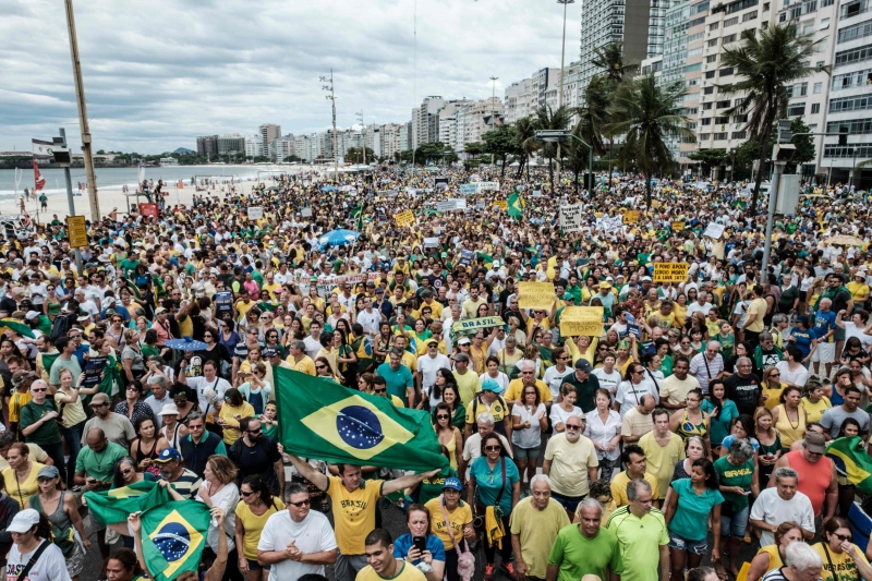 Críticas dos cariocas também foram dirigidas a Lula e Gilmar Mendes