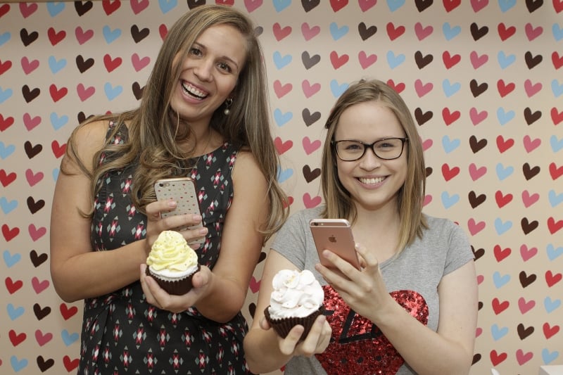 Fl&aacute;via Paz e B&aacute;rbara Pustai s&atilde;o instagrammers conhecidas em Porto Alegre 