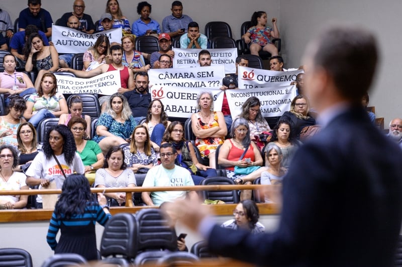 Servidores do município protestaram contra atraso no salário adicional