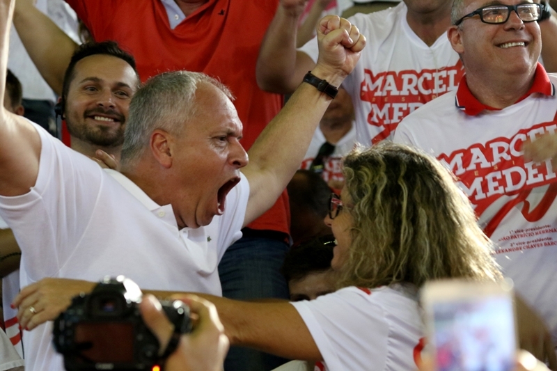 Marcelo Medeiros, da chapa 2, comemora a vitória e será novo presidente do Internacional