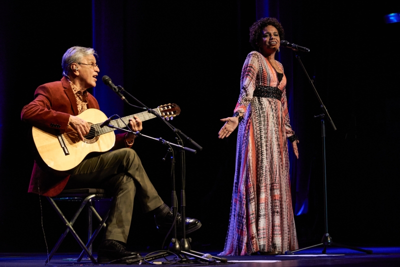 Desta vez Caetano Veloso vem acompanhado de uma das grandes revelações da MPB, a cantora Teresa Cristina