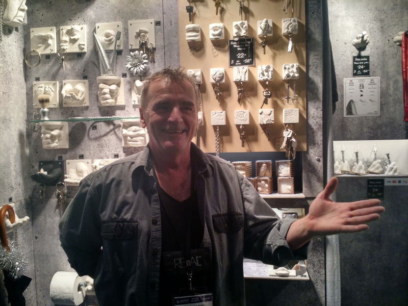 Daniel faz uma esp&eacute;cie de lapida&ccedil;&atilde;o 3D nas pe&ccedil;as que cria Foto: MAURO BELO SCHNEIDER/ESPECIAL/JC