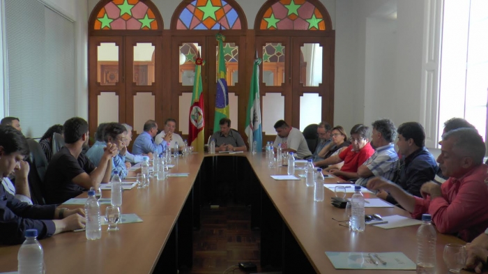 Reunião na prefeitura de Rio Grande busca reverter demissões em estaleiro da Ecovix