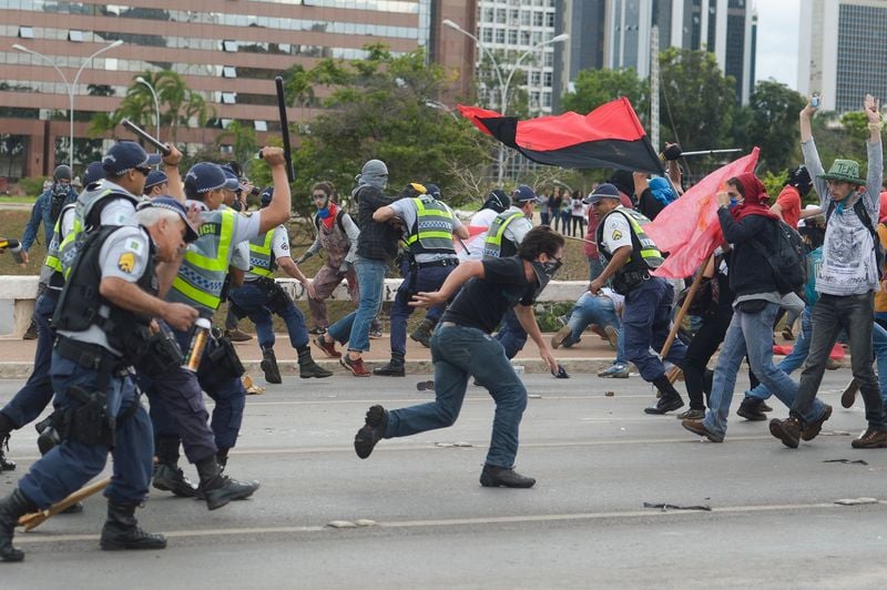 Na Esplanada dos Ministérios, houve confronto entre policiais e manifestantes
