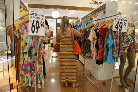 Pesquisa aponta principais h&aacute;bitos do consumidor jovem adulto