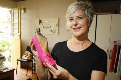 S&oacute; em 2015, M&ocirc;nica vendeu mais de mil pares dos p&eacute;s de anjo