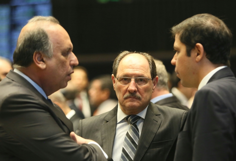 Governadores Sartori e Pezão acompanharam votação no plenário