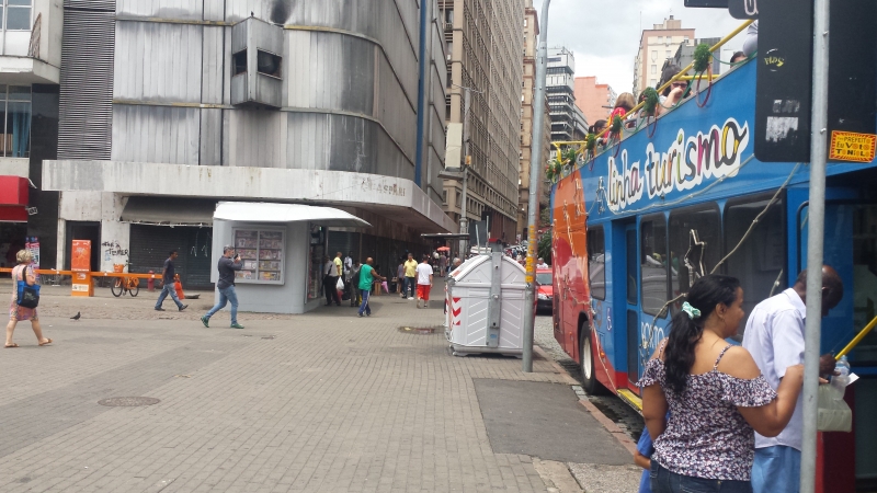 Ônibus da Linha Turismo de Porto Alegre foi uma boa ideia, mas a cidade não está tão turística assim
