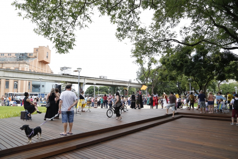 Revitalizada no ano passado, praça Julio Mesquita recebe grande público nos finais de semana