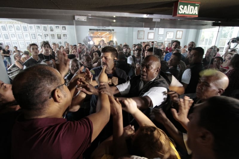 Seguranças que rechaçaram manifestantes afirmaram que Casa estava lotada
