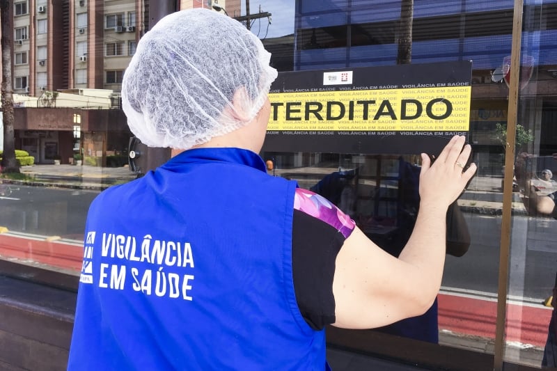 Laudo confirmou a existência da bactéria Listeria em alimento coletado no local