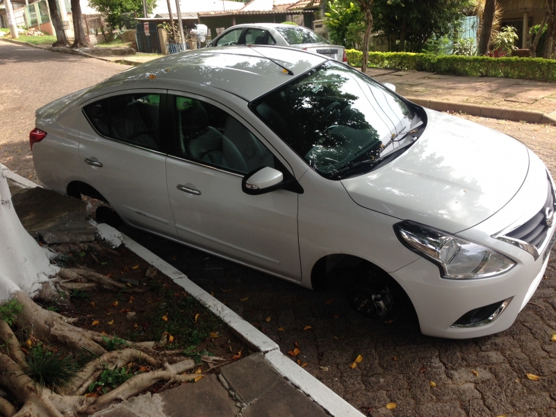 Edifício abandonado no centro de Porto Alegre, em frente à Praça XV