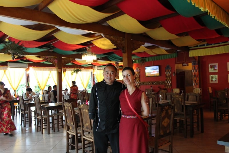 Ogyen e Adriana se conheceram no Templo Budista, casaram-se e viraram s&oacute;cios Foto: NIÁGARA BRAGA/ESPECIAL/JC