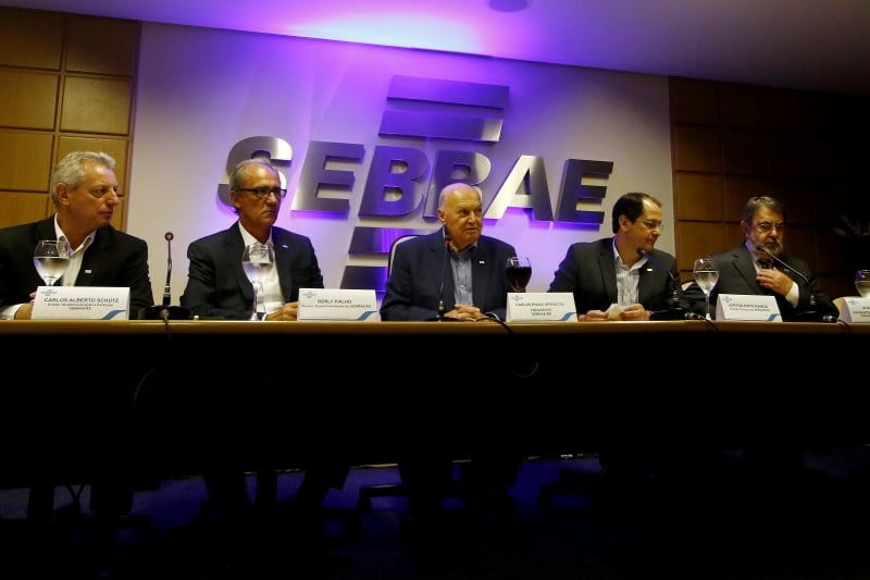 Derly Fialho, Carlos Sperotto e demais diretores divulgaram dados