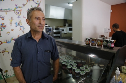 Fernando prioriza oferecer opções saudáveis aos frequentadores de seu negócio, aberto no ano passado em Porto Alegre 