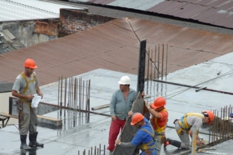 Trabalhadores da Construção Civil.foto Eduardo Seidl.24 06 04