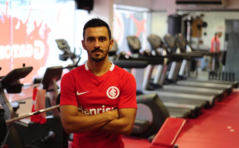 A contratação do jogador, que estava no Corinthians, já vinha sendo dada como certa desde a semana passada