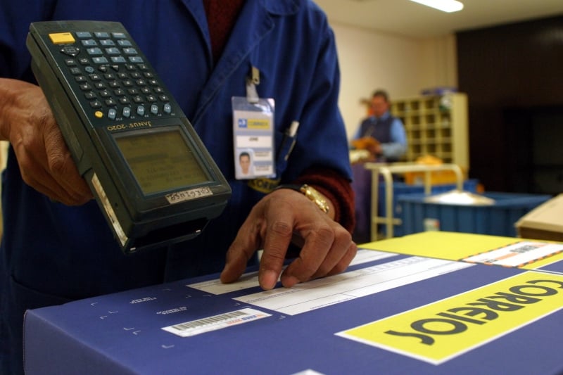 As licitações são em formato eletrônico e, para participar, é necessário cadastrar-se na plataforma Licitações-e, do Banco do Brasil