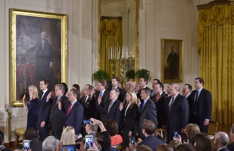 O republicano afirmou que os assessores devem "se dedicar ao bem nacional"