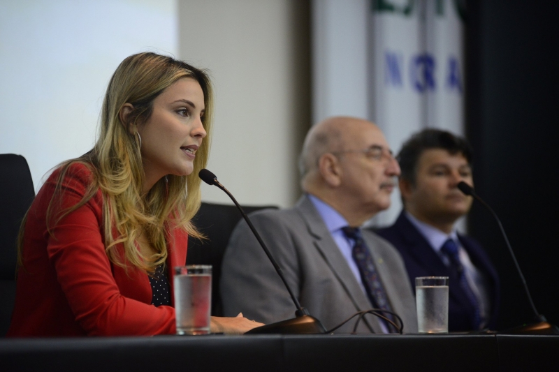 Primeira-dama fará giro pelo País para divulgar programa social