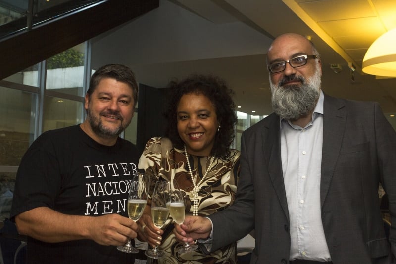 
Carlos Kristensen, Rejane Martins e Roger Lerina brindam a longevidade do projeto Mesa de Cinema