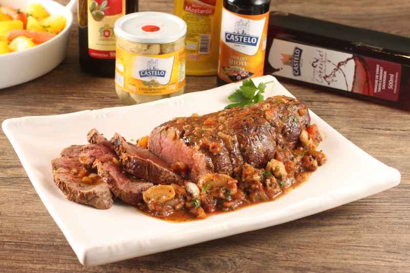 Rosbife com molho italiano e cogumelos