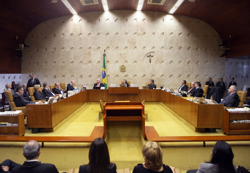 O ministro Celso de Mello, visivelmente emocionado, fez o discurso de homenagem a Teori
