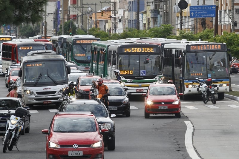 Pelo menos 38% dos usuários trocaram o serviço de ônibus pelo carro