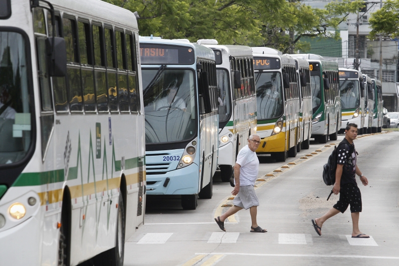 Ação deve construir pelo menos 22 quilômetros de faixas exclusivas para ônibus na Capital