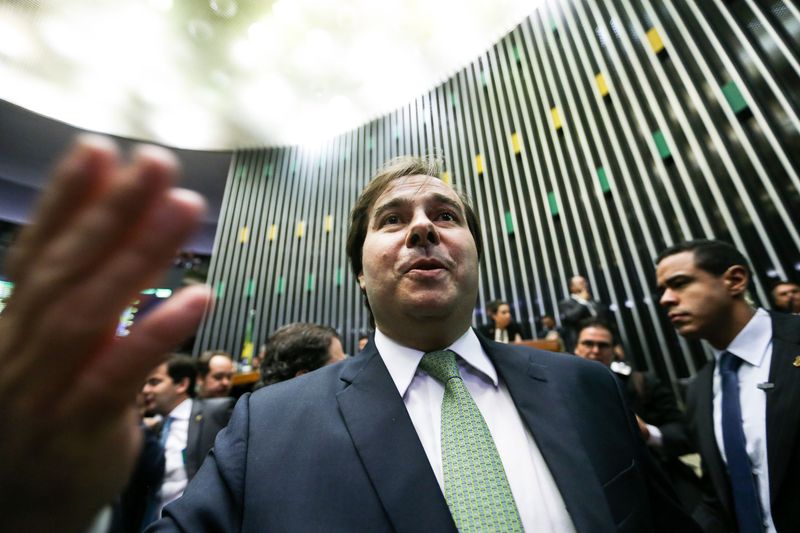 Rodrigo Maia foi eleito com 293 votos