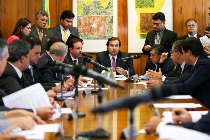 Maia diz que instalará comissões independentemente da pressão da oposição