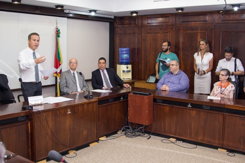 Lara (e) fala também em questionar falta de cobrança da Lei Kandir