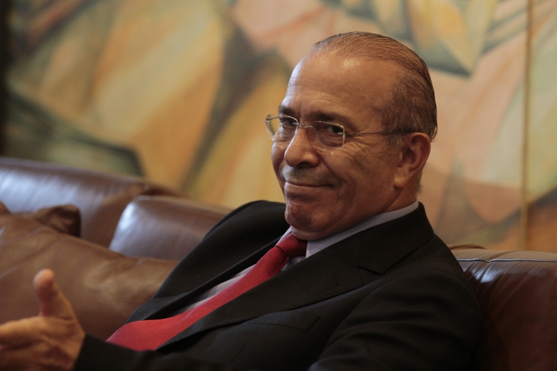 Adiamento foi indicação do médico de Padilha, que pediu mais tempo para recuperação