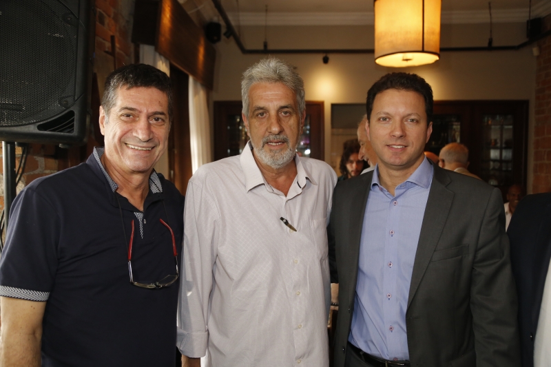  Luciano Alabarse, secretário de Cultura, Juarez Gutierres, presidente da Liga das Escolas de Samba e o prefeito Nelson Marchezan Junior 