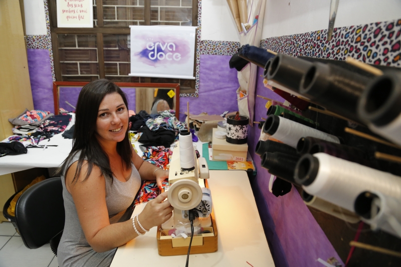 Paula &eacute; dona da Erva Doce, empresa que surgiu ap&oacute;s ser desligada de uma ag&ecirc;ncia de turismo Foto: CLAITON DORNELLES/JC