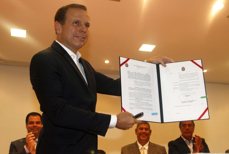 Se a pichação for feita em monumentos ou bens tombados, a punição será de R$ 10 mil