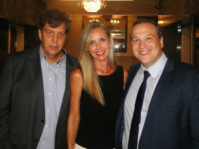  Eduardo e Paula Borges de Assis com Marcel Szajubok, diretor geral da Jeunesse no Brasil, em evento da empresa no Plaza S&atilde;o Rafael